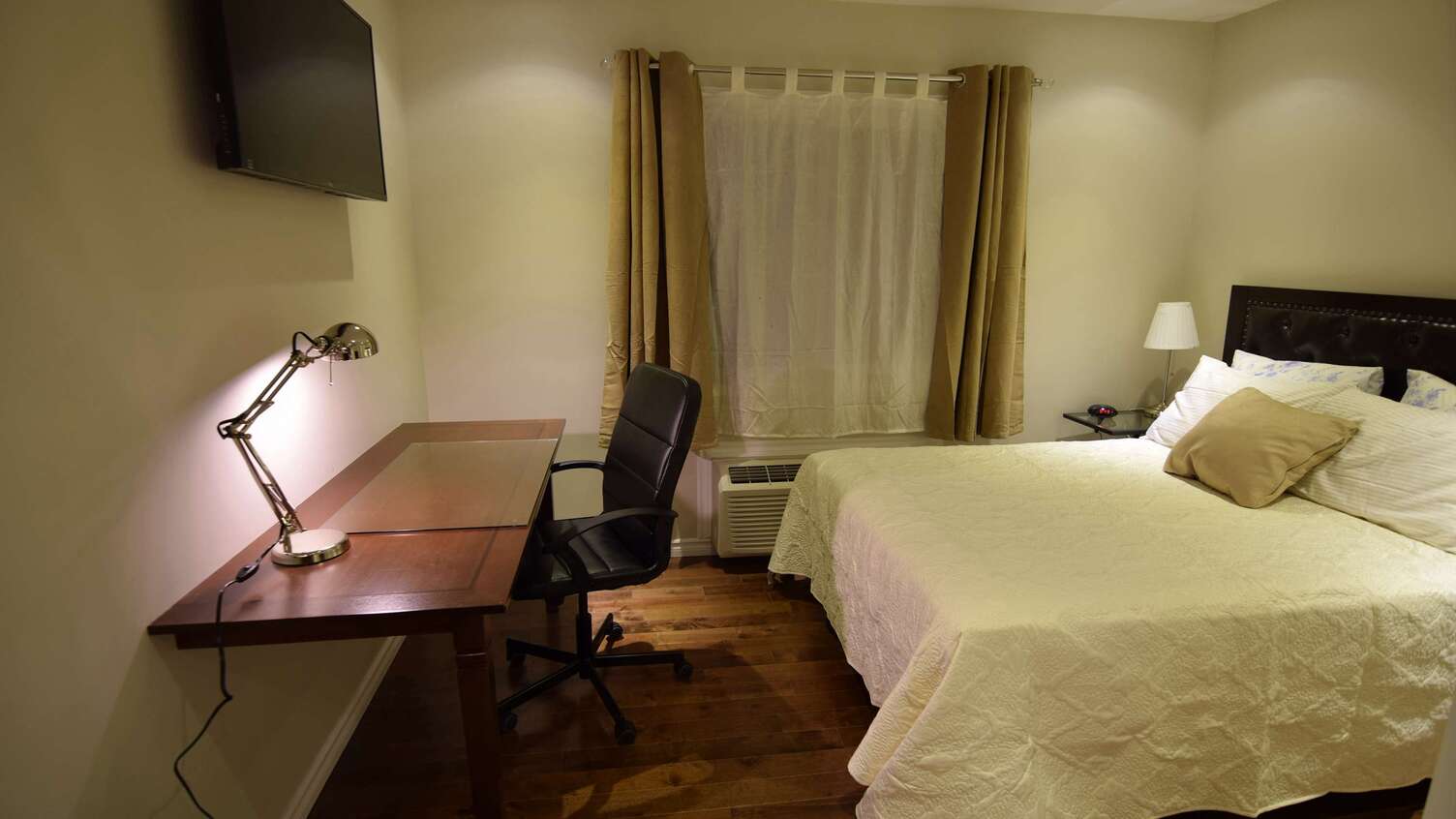Bachelor Studio Suite