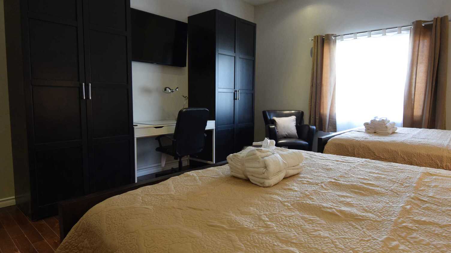 Double Queen Suite image 2