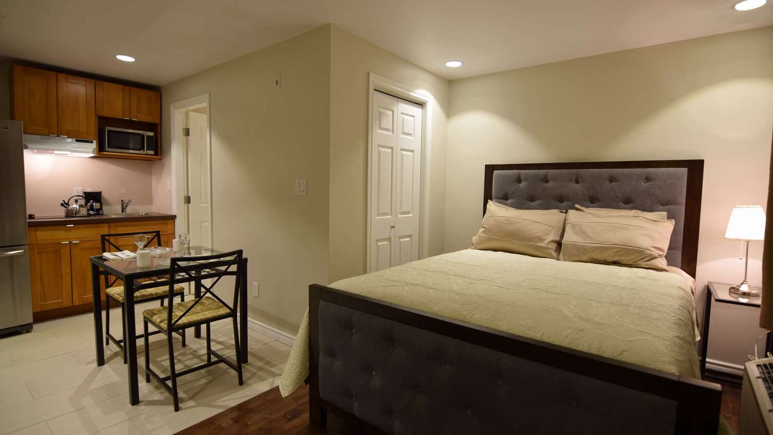 Queen Suite image 2